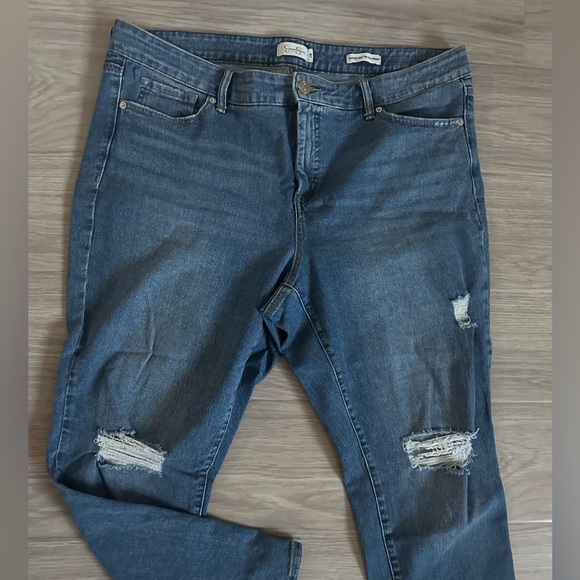 Plus Straight Leg Ripped Jeans - Picture 4 of 6